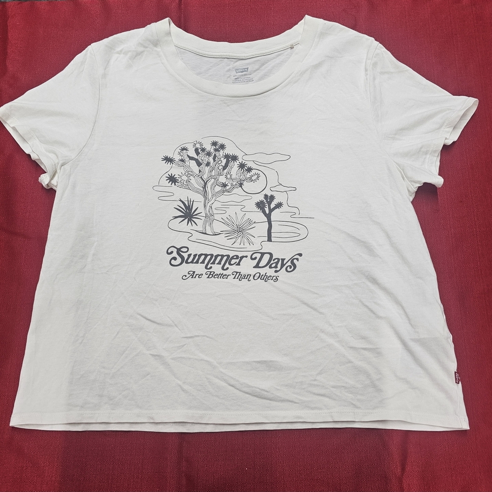 evi's women's tee featuring a desert-themed graphic SIZE XL‎